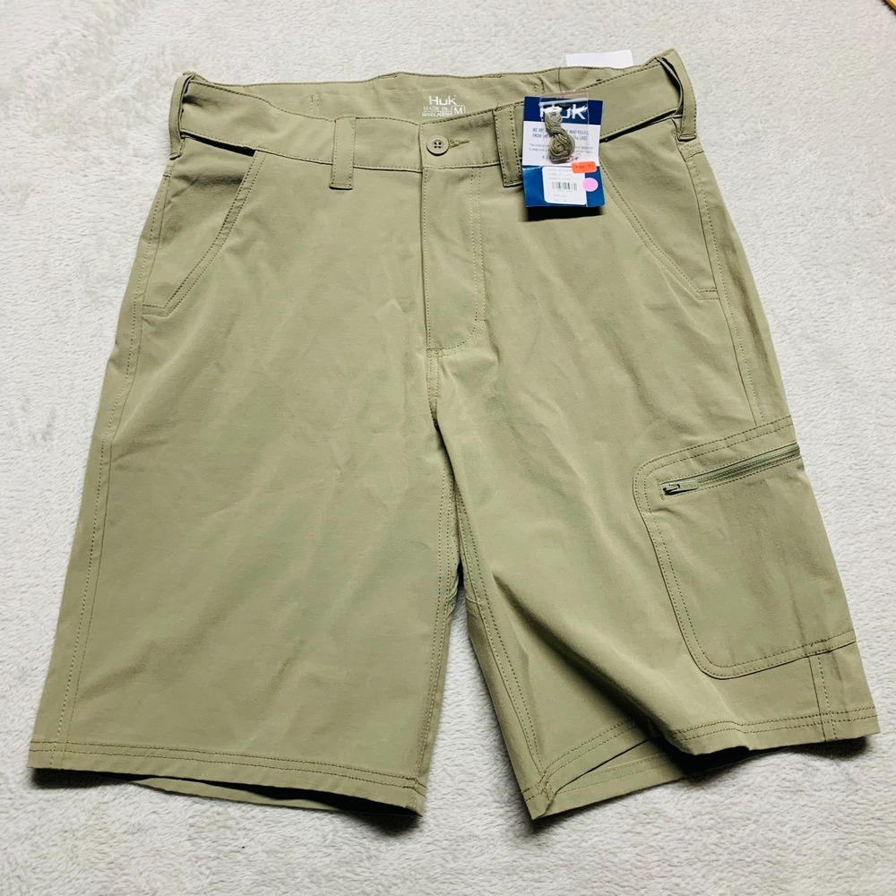 NWT Huk Men's M Next Level 10.5" Shorts KHAKI BEIGE OUTDOORS Zip Pocket MSRP $65